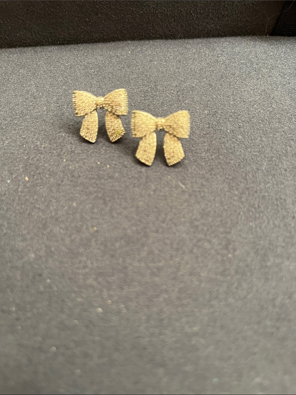 Bow stud earrings